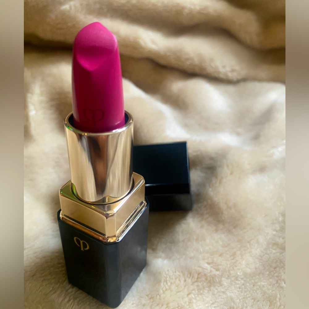 CLÉ DE PEAU BEAUTÉ
The Lipstick - Petal Delight